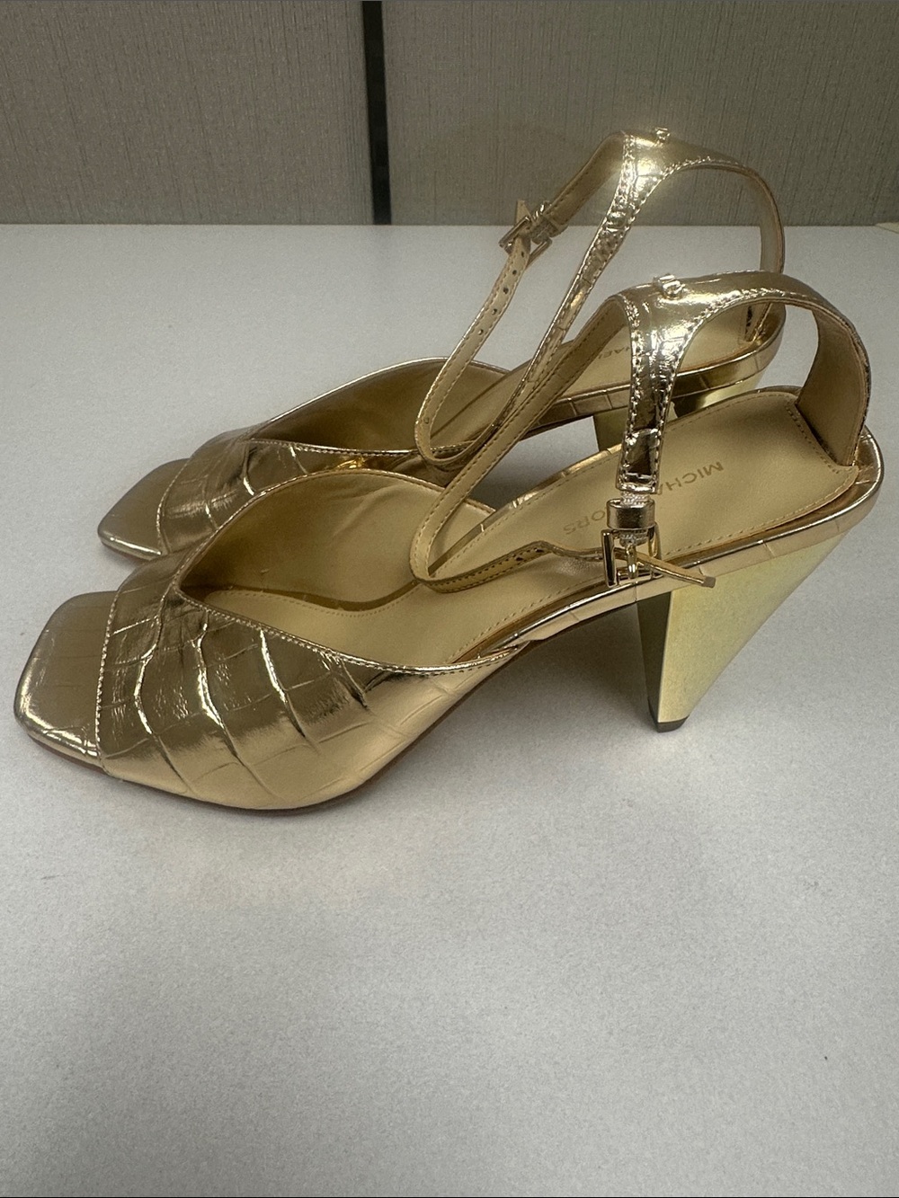 Michael Kors Metallic Gold Croc-Embossed Slingback Heels Size 8M NWB - Picture 3 of 9